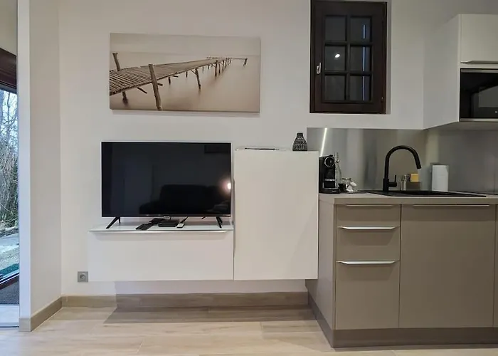 Meridien, Avec Terrasse, 8 Min A Pieds Du Centre Ville, Classe 3 Etoiles Apartment